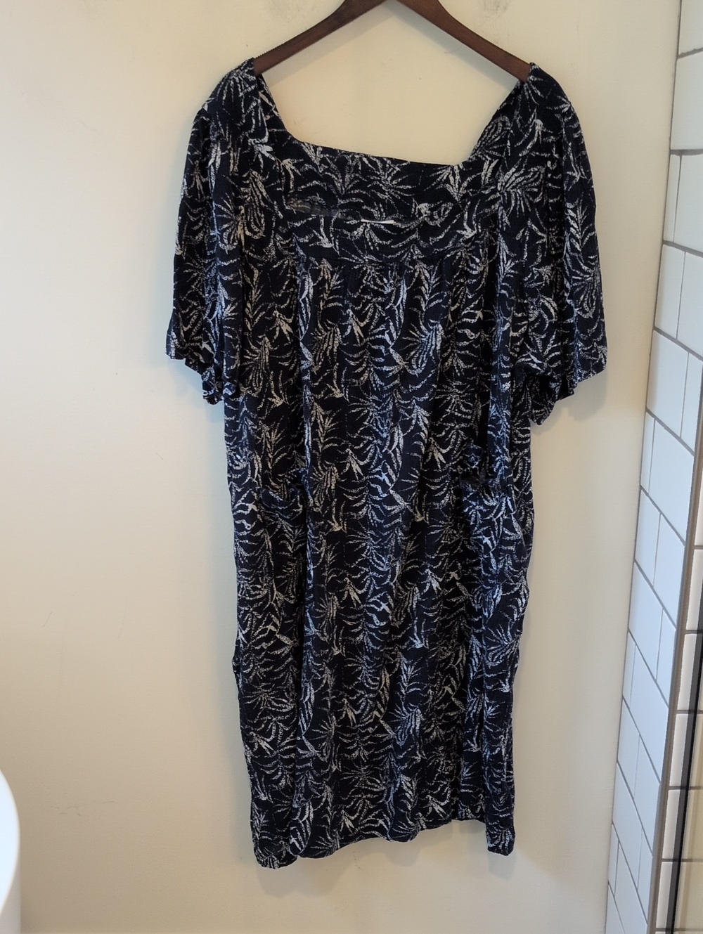 Vermont Country Store Women's Navy Blue Leaf Short Sleeve Square Neck Nightgown